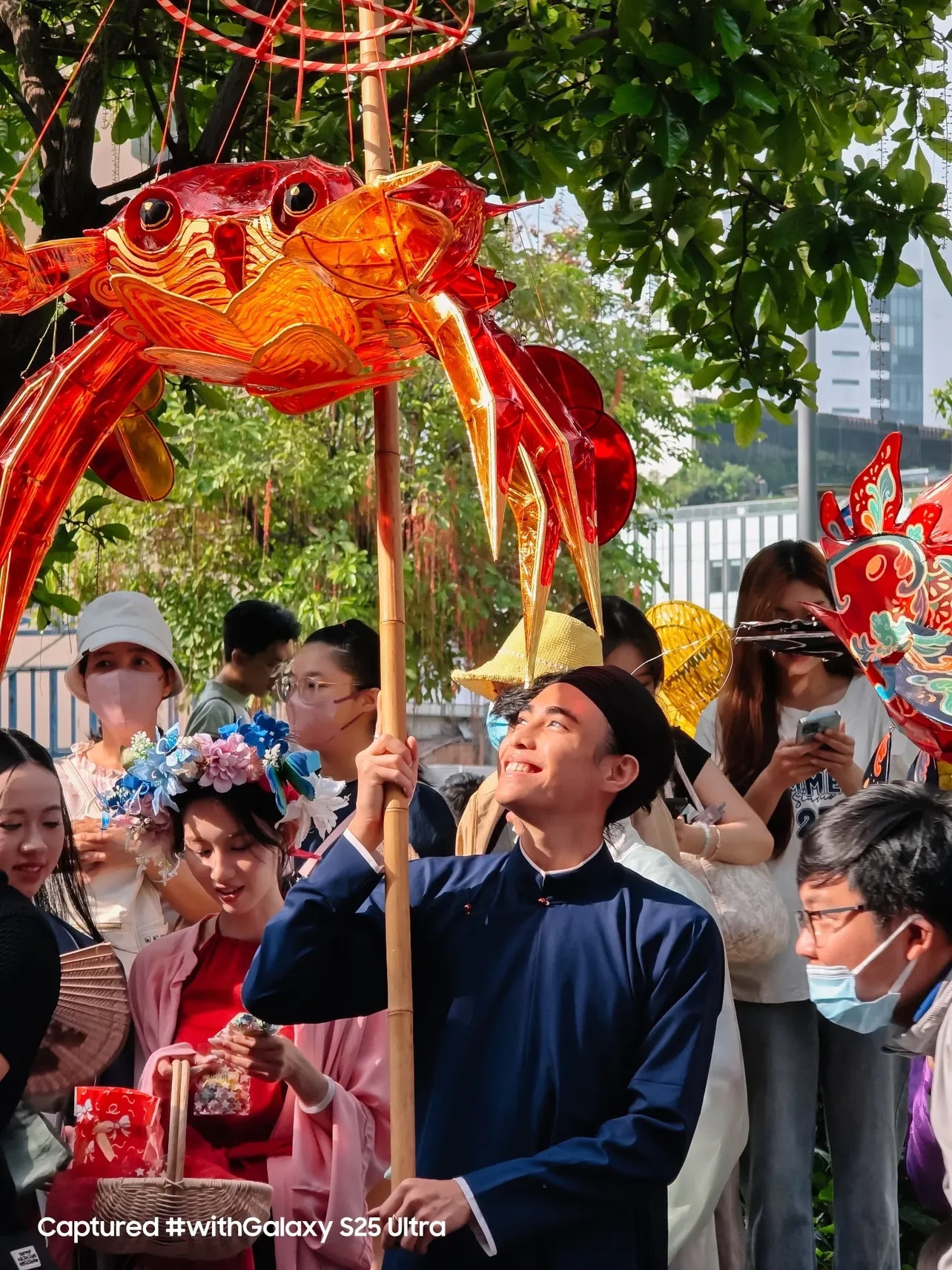 Nhiều bạn còn rủ gia đình tham gia chung như một cách để lưu giữ kỷ niệm.