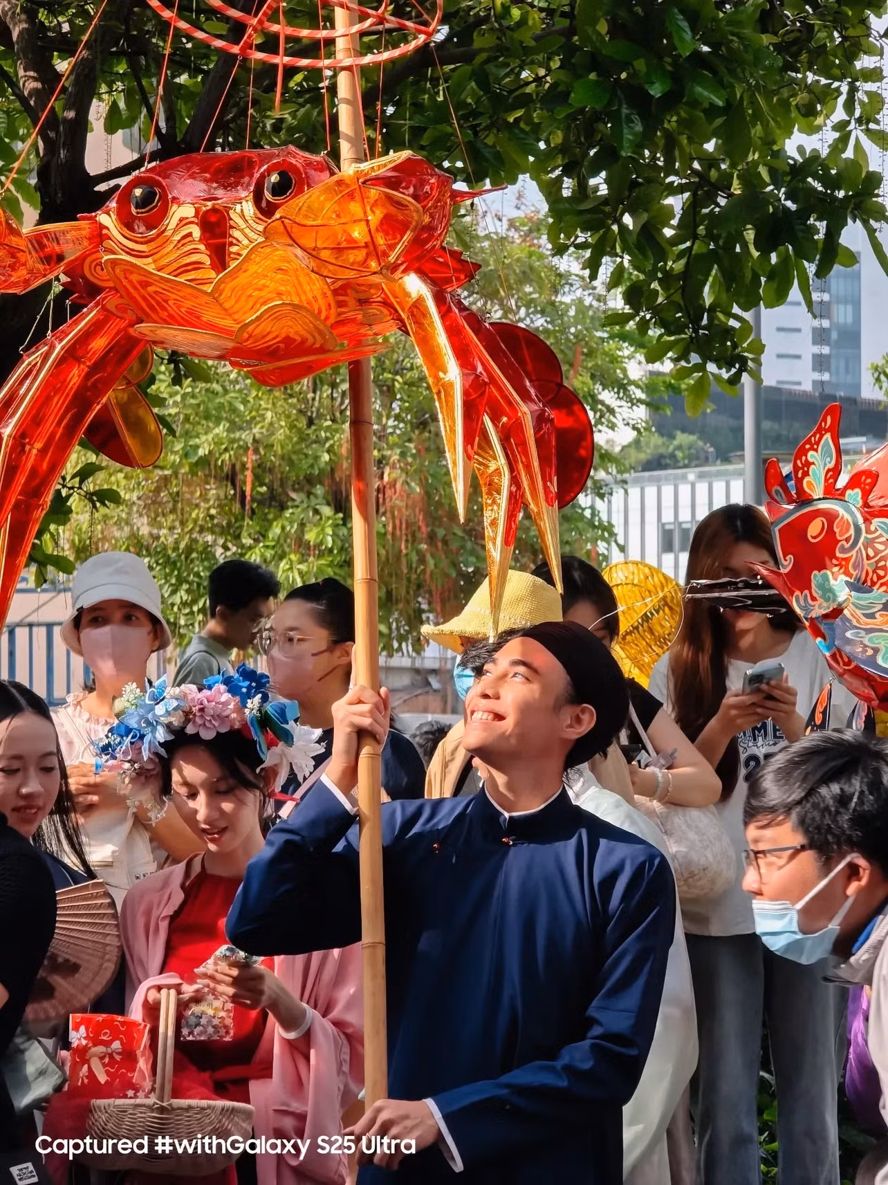 Nhiều bạn còn rủ gia đình tham gia chung như một cách để lưu giữ kỷ niệm.