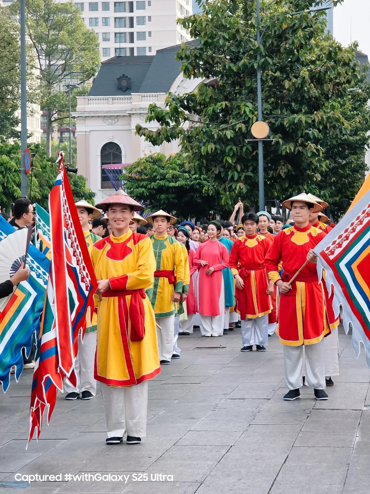 Nhiều bạn còn rủ gia đình tham gia chung như một cách để lưu giữ kỷ niệm.