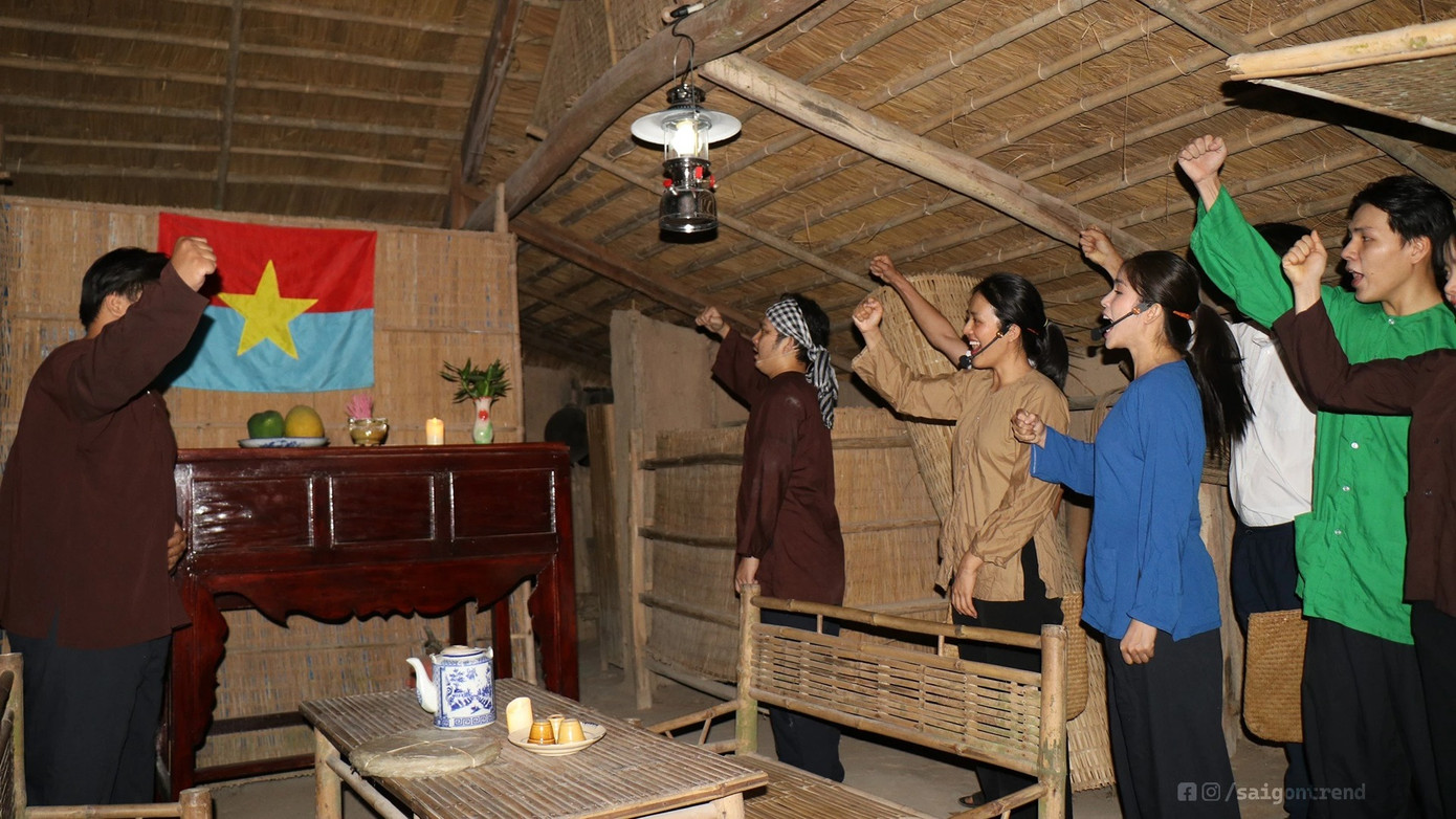 Tại địa đạo Củ Chi, Gen Z vừa có thể lắng nghe các câu chuyện lịch sử, vừa có thể trải nghiệm trực tiếp hệ thống địa đạo ngầm dưới mặt đất. Ảnh: @saigonrend