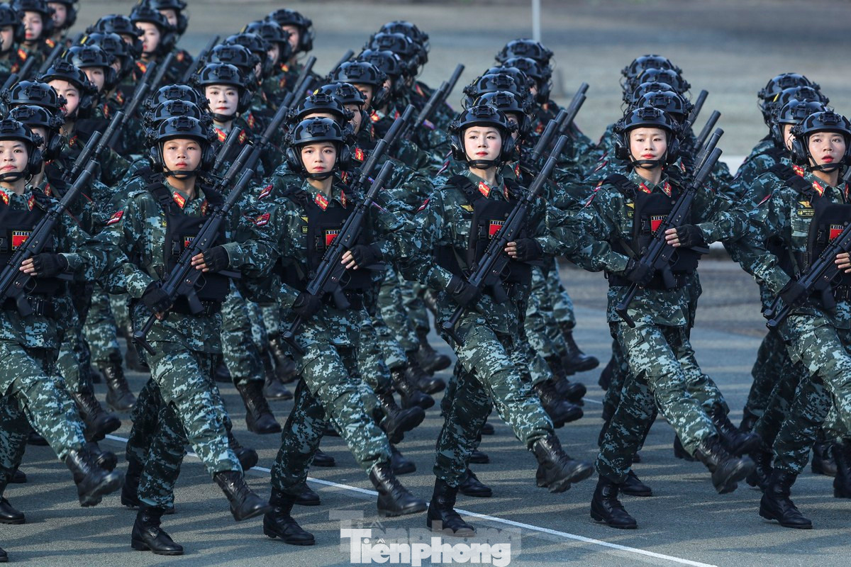 Sau buổi Tổng hợp luyện lần 1, netizen vẫn cứ mãi tấm tắc về vẻ ngoài của các chiến sĩ nữ. Ảnh: TPO. Sau buổi Tổng hợp luyện lần 1, netizen vẫn cứ mãi tấm tắc về vẻ ngoài của các chiến sĩ nữ. Ảnh: TPO.