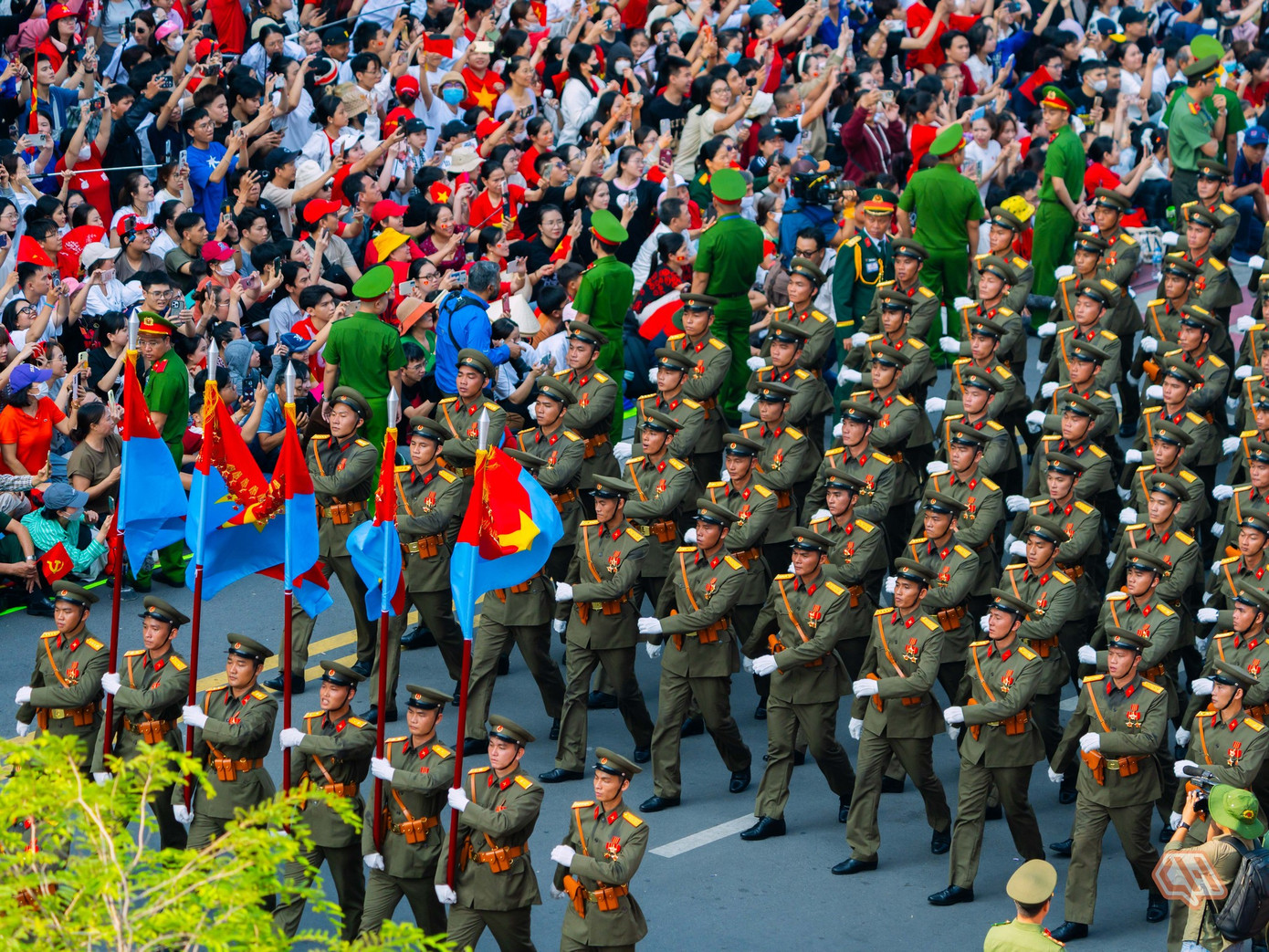 Những bước chân vang vọng hào khí của các khối diễu binh, diễu hành đã in đậm dấu ấn vào ký ức của mỗi người dân đất Việt. Ảnh: Bùi Quốc Hoàng.