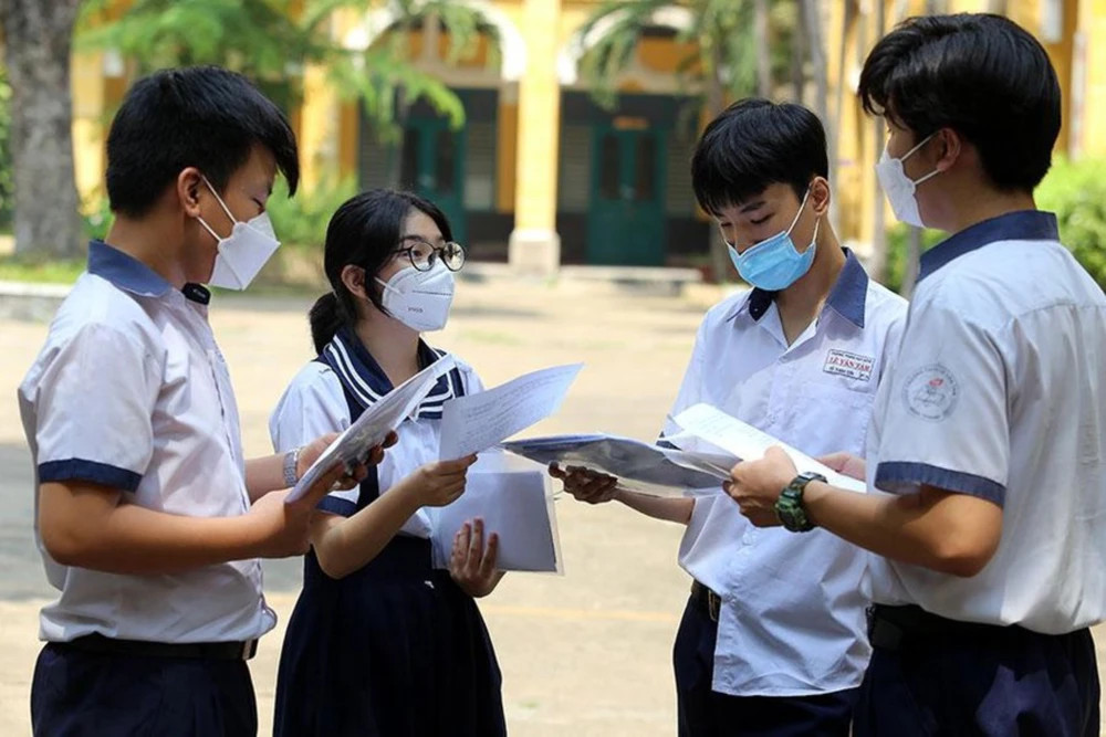 Thông tin bỏ khối C00 sát thềm kỳ thi tốt nghiệp THPT Quốc gia diễn ra tạo nên nhiều luồng quan điểm. Ảnh: Tiền Phong. Thông tin bỏ khối C00 sát thềm kỳ thi tốt nghiệp THPT Quốc gia diễn ra tạo nên nhiều luồng quan điểm. Ảnh: Tiền Phong.