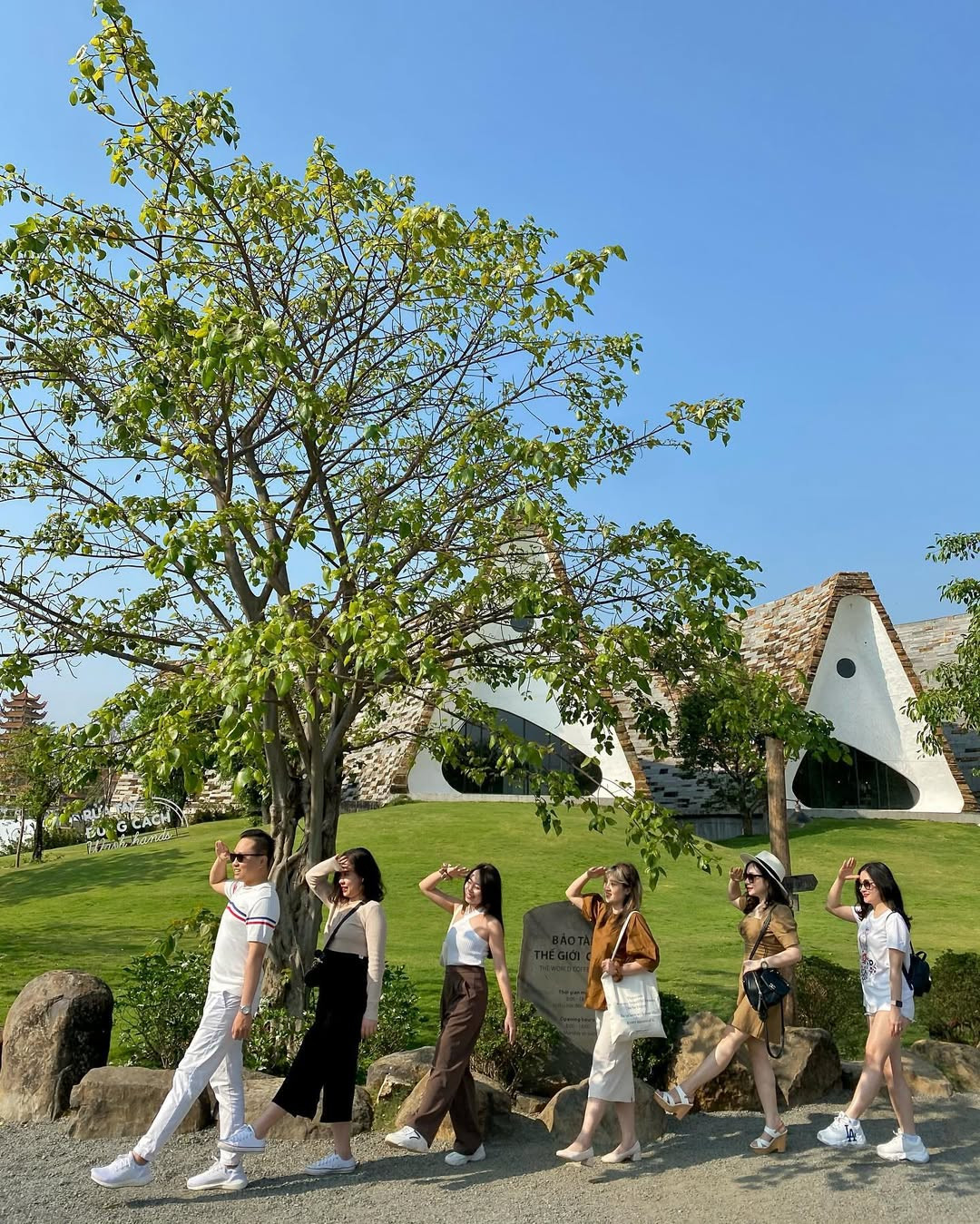 Đừng quên tham khảo các địa điểm ăn ảnh để có thêm kỷ niệm khi đến với bảo tàng này nhé! Ảnh: @ngocdiepstagram, @dinhletuanphong.