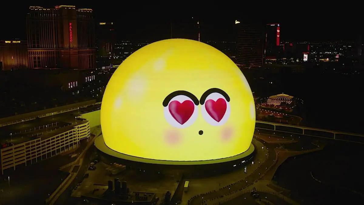 Từ các chủ đề nghệ thuật thị giác ấn tượng đến các biểu cảm "vô tri mà cưng xỉu", nhà thi đấu này đang là địa điểm siêu hot tại Las Vegas. Ảnh: Internet. Từ các chủ đề nghệ thuật thị giác ấn tượng đến các biểu cảm "vô tri mà cưng xỉu", nhà thi đấu này đang là địa điểm siêu hot tại Las Vegas. Ảnh: Internet.