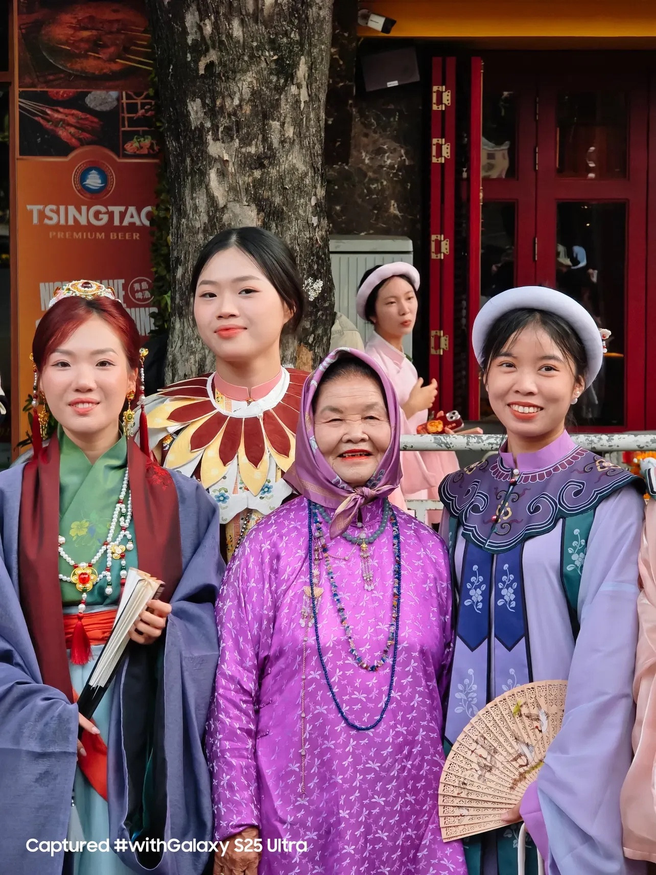 Nhiều bạn còn rủ gia đình tham gia chung như một cách để lưu giữ kỷ niệm.