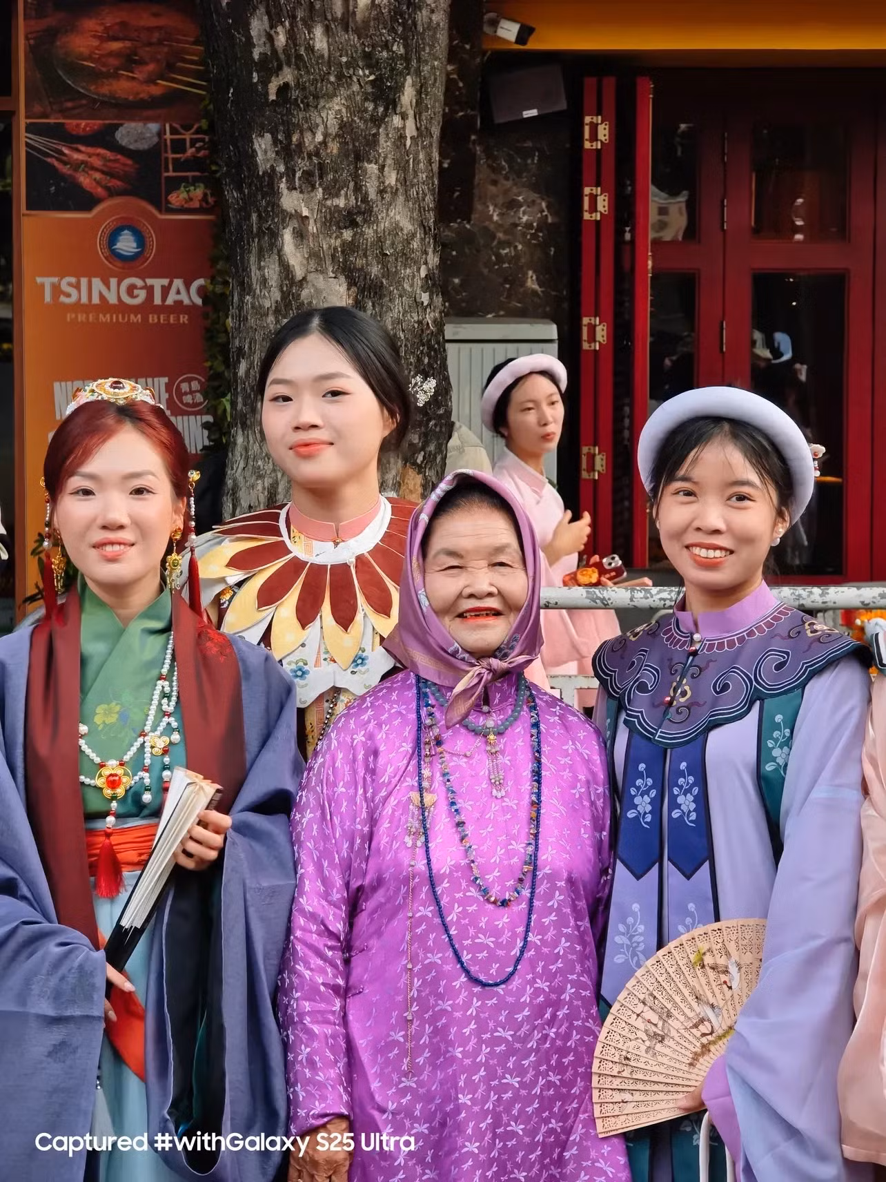 Nhiều bạn còn rủ gia đình tham gia chung như một cách để lưu giữ kỷ niệm.