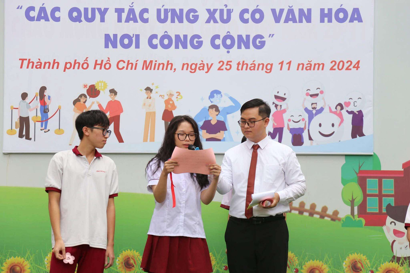 Thầy Gia Huy cho rằng, văn bản nghị luận được lựa chọn mang tính thời sự, phản ánh sát thực đời sống học sinh trong thời đại bùng nổ thông tin. Ảnh: NVCC.