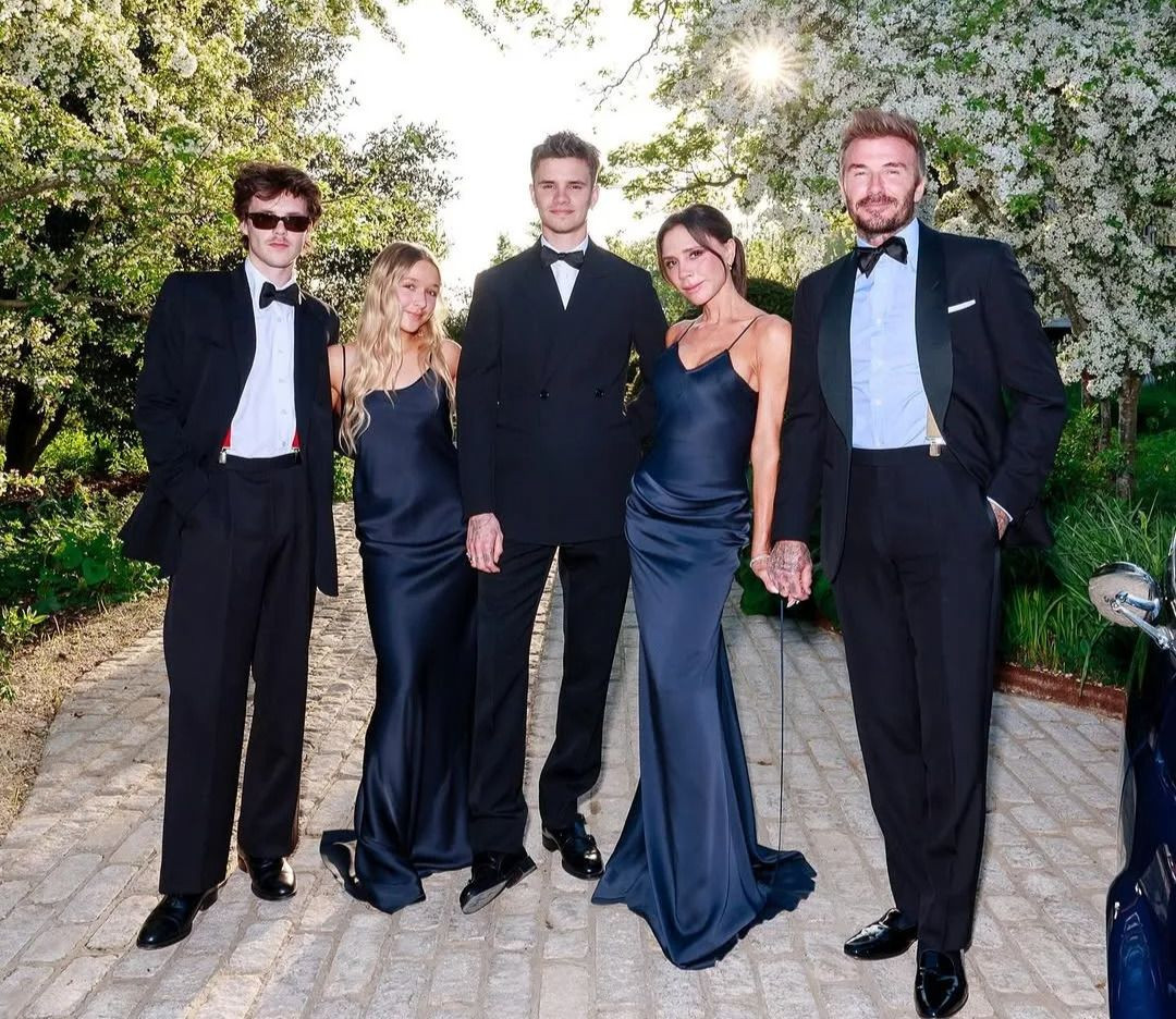 Beckham bị bất ngờ trước tình bạn mới của vợ chồng con trai cả với Harry và Meghan. Ảnh: IG.