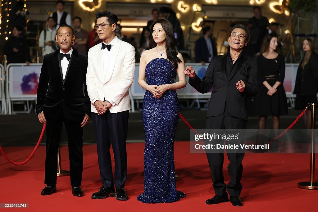 Juno Mak, Cổ Thiên Lạc, Cao Viên Viên và Lương Gia Huy (trái qua phải) đến Cannes quảng bá cho phim Sons Of The Neon Night. Đây là tác phẩm về đề tài tội phạm, kể về diễn biến xoay quanh vụ sát hại doanh nhân giàu có ở khu dân cư Vịnh Đồng La của Hong Kong (Trung Quốc). Ảnh: Getty Images.
