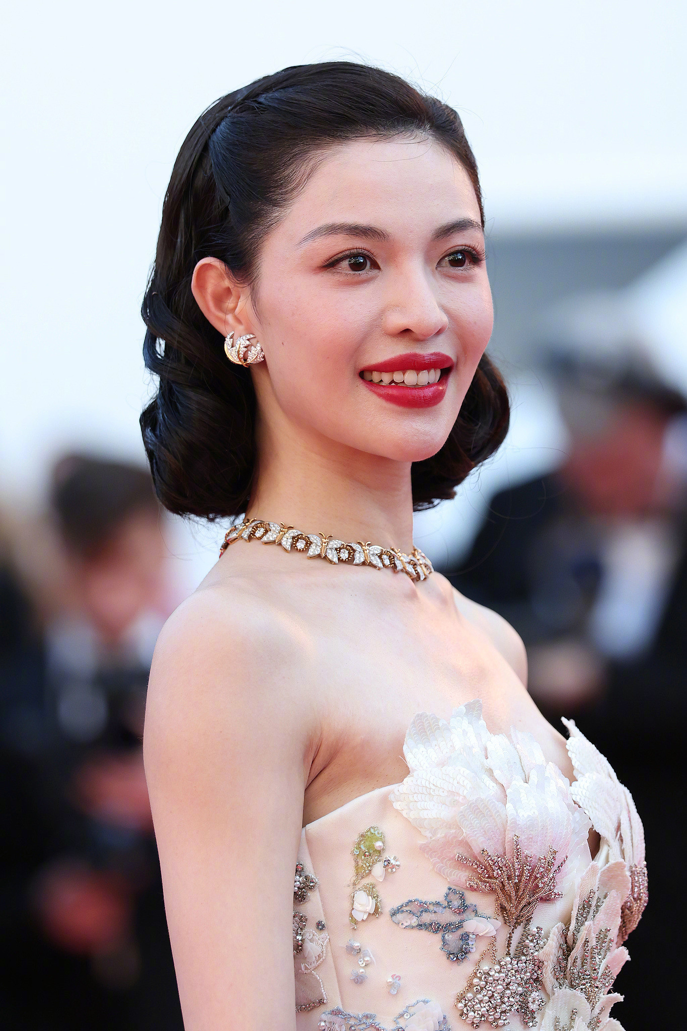 Mỹ nhân sinh năm 1993 tỏa sáng ngay cả dưới ống kính tử thần của Getty Images. Tuy nhiên, ở một số góc chụp, cô để lộ thềm ngực và bờ vai gầy gò quá mức. Ảnh: Getty Images.