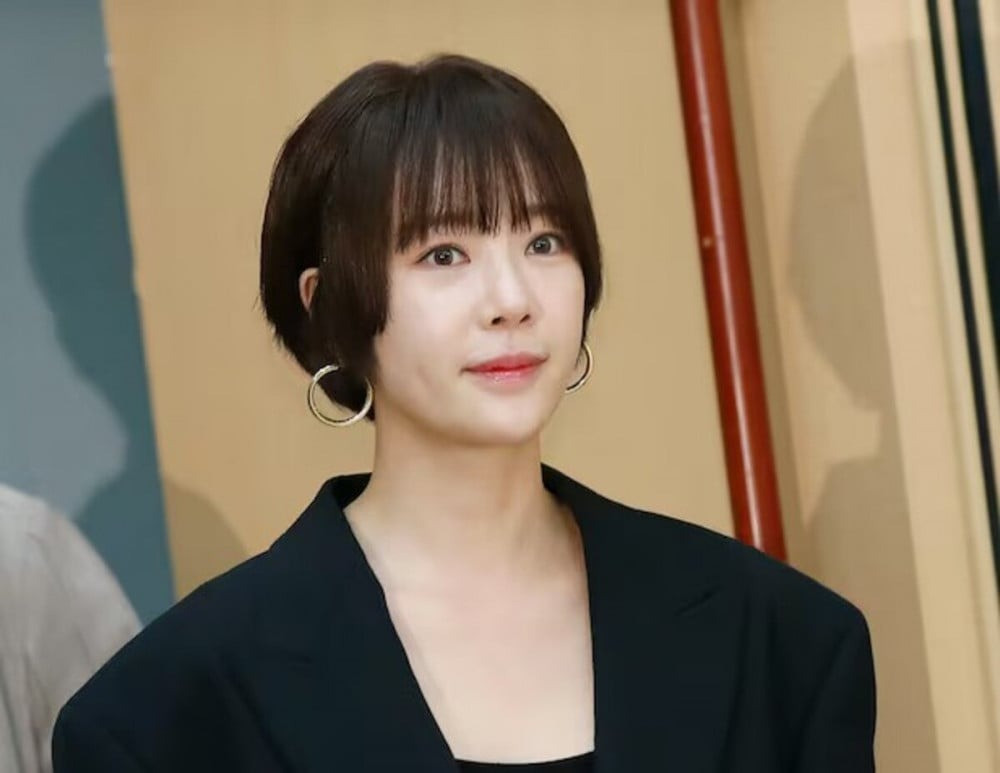 Hwang Jung Eum phải hầu tòa vì cáo buộc tham ô.