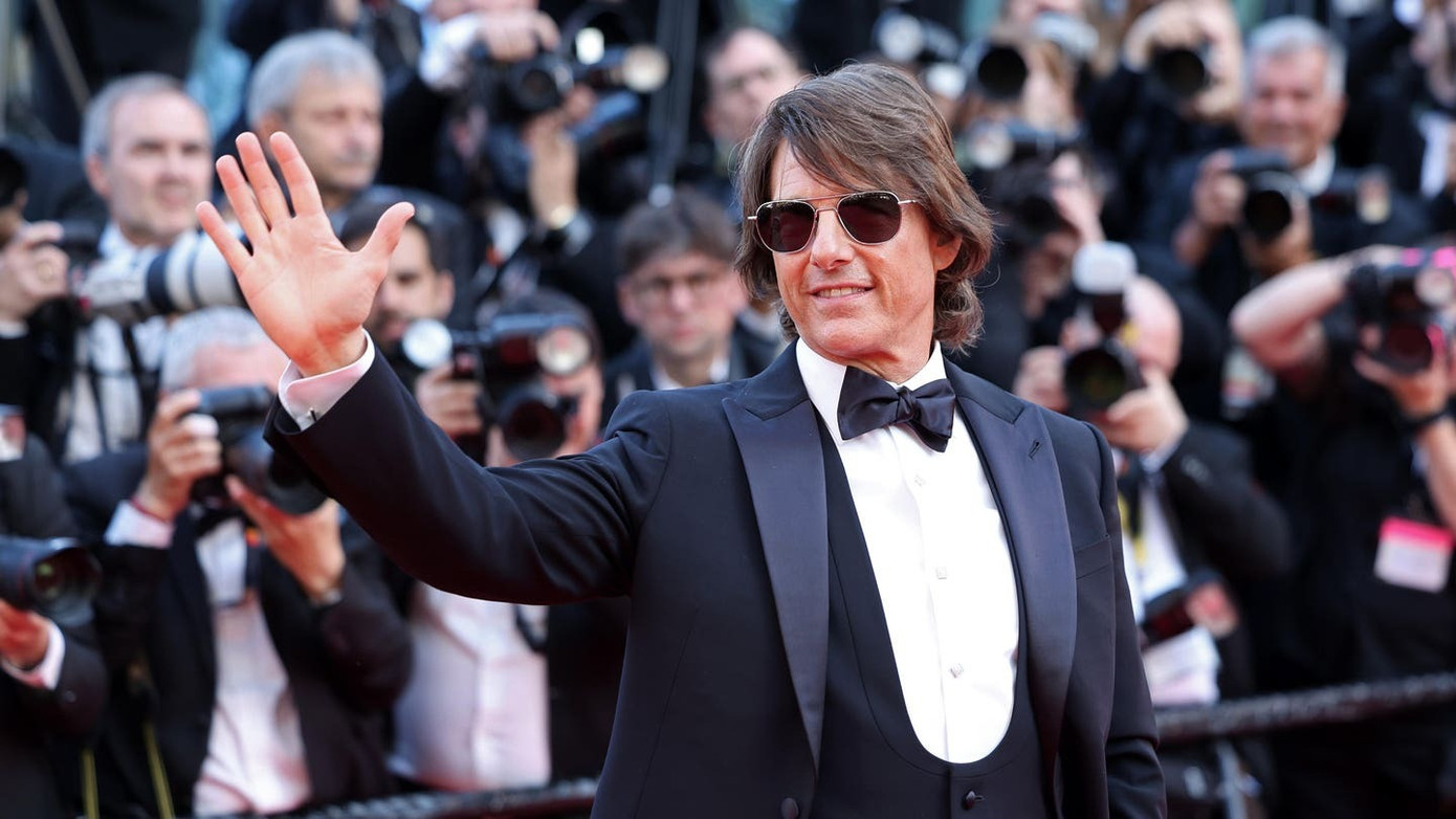 Tom Cruise lịch lãm và phong độ trong bộ lễ phục đen cổ điển ở tuổi 63. Ảnh: Getty Images.