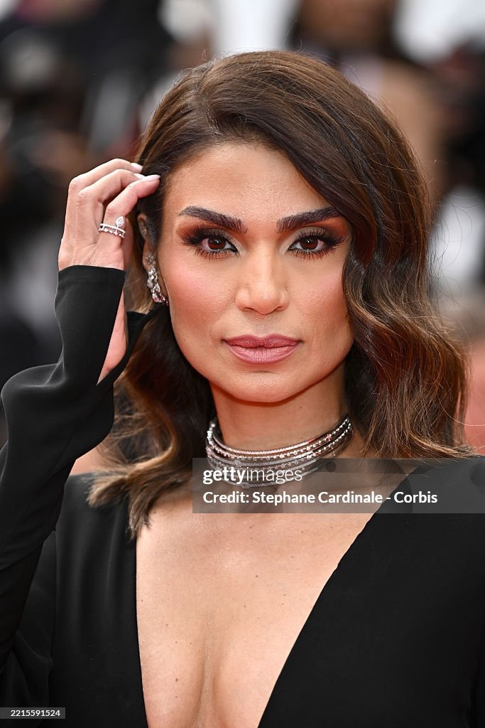 Ngôi sao Dubai Bling Zeina Khoury chọn váy cắt xẻ táo bạo sau khi ban tổ chức Cannes siết chặt quy định về trang phục. Ảnh: Getty Images.