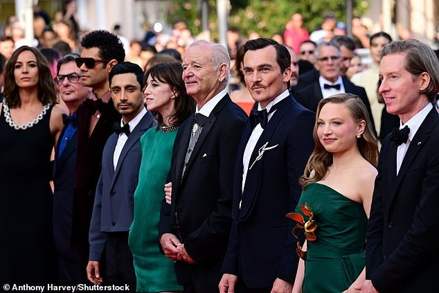 Ngày 18/5, Liên hoan phim Cannes 2025 tiếp tục diễn ra với buổi ra mắt tác phẩm The Phoenician Scheme của đạo diễn Wes Anderson. Đây là bộ phim hài đen, kể về một nữ tu được người cha là doanh nhân giàu có chỉ định thừa kế gia sản của ông. Hai cha con sau đó trở thành mục tiêu của những ông trùm mưu mô, khủng bố nước ngoài và sát thủ. Ảnh: Getty Images/Shutterstock.