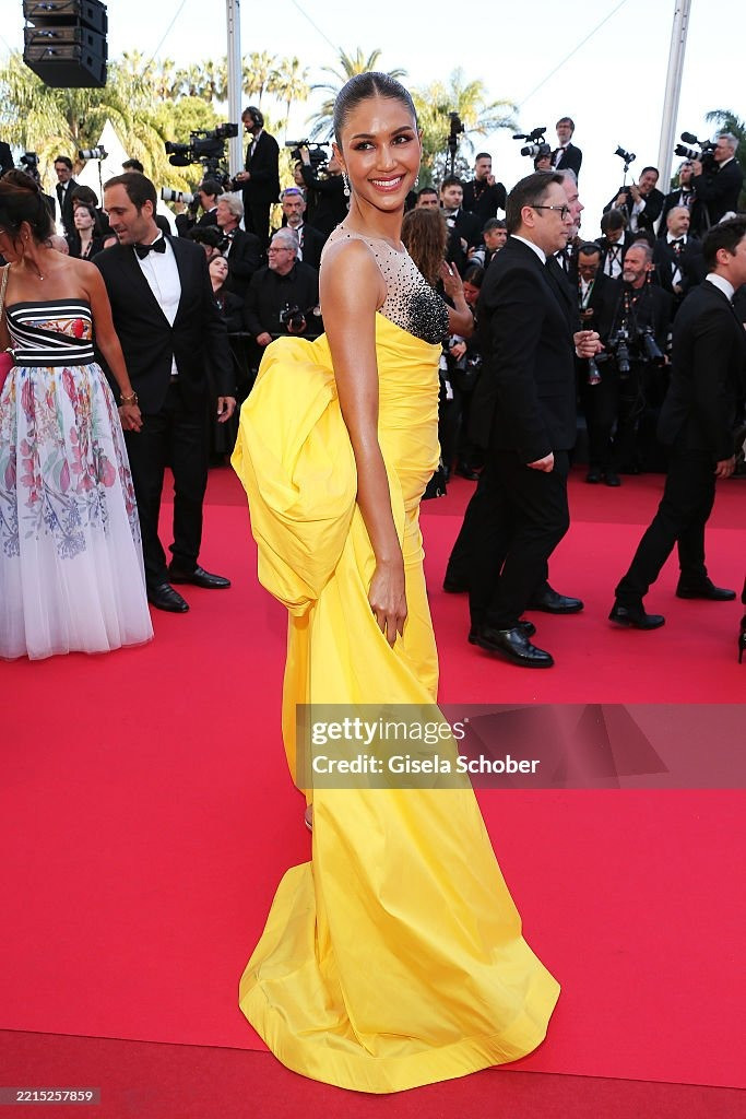 Hoa hậu Siêu quốc gia Thái Lan 2022 Praewwanich Ruangthong nổi bật trong sắc vàng. Ảnh: Getty Images.