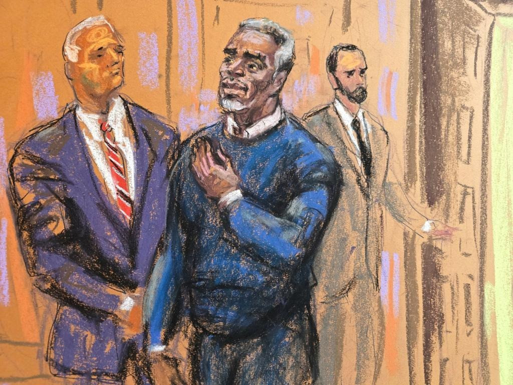 Mái tóc bạc trắng của Diddy được cho là có thể tác động đến tâm lý 12 bồi thẩm đoàn. Ảnh: Reuters.