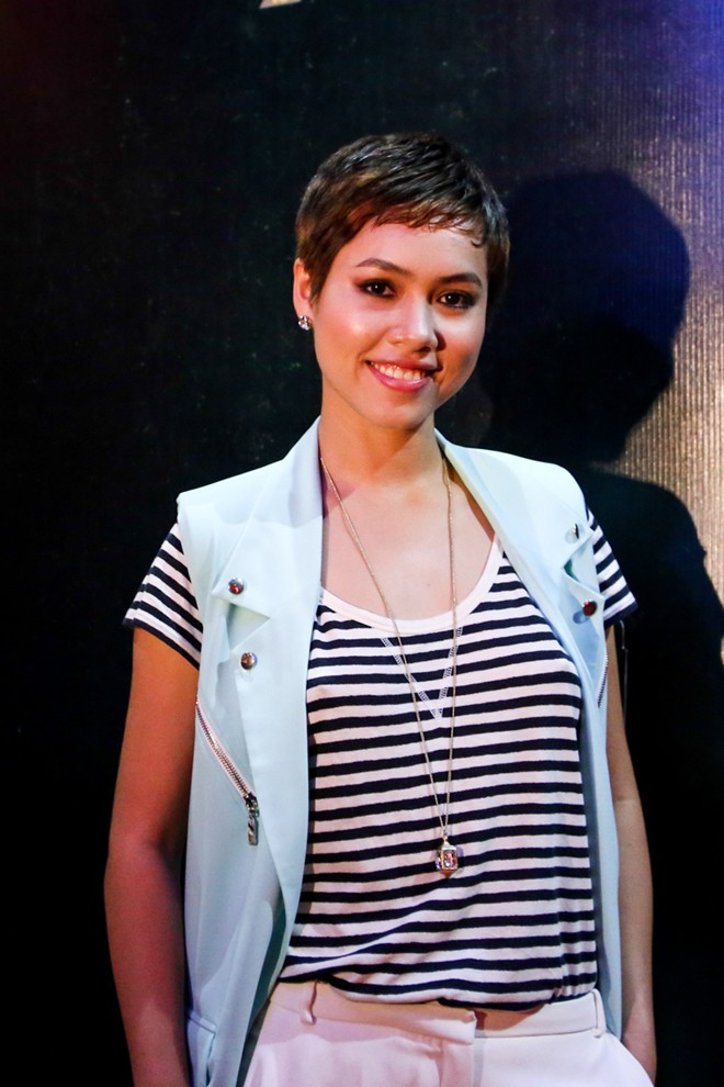 Dù quyết tâm thay đổi hình tượng, nhưng có vẻ như vậy may vẫn chưa đến với Hoàng My. Đảm nhiệm vai trò MC đêm chung kết Siêu mẫu Việt Nam 2013, cô vấp phải chỉ trích mạnh mẽ từ dư luận vì sự thiếu chuyên nghiệp khi đứng trên sân khấu trực tiếp. Gần đây cô còn dính nghi án phẩm thuật thẩm mỹ mũi