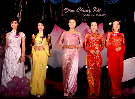 Duyên dáng trong tà áo dài truyền thống