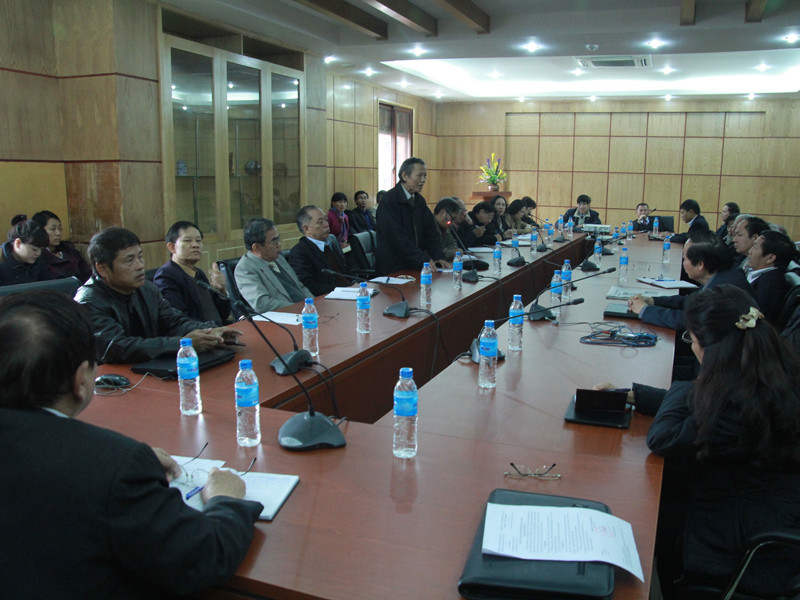 Không khí buổi trao đổi các vấn đề liên quan đến công tác tuyển sinh 2012 của các ĐH-CĐ ngoài công lập sang 19/12 tại Hà Nội.