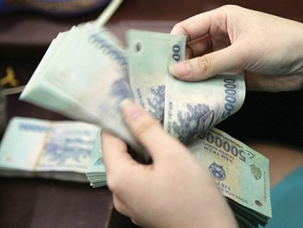 Hiệp hội bất động sản TP HCM đề xuất đánh thuế tiền gửi tiết kiệm từ 500 triệu đồng trở lên. Hiệp hội bất động sản TP HCM đề xuất đánh thuế tiền gửi tiết kiệm từ 500 triệu đồng trở lên