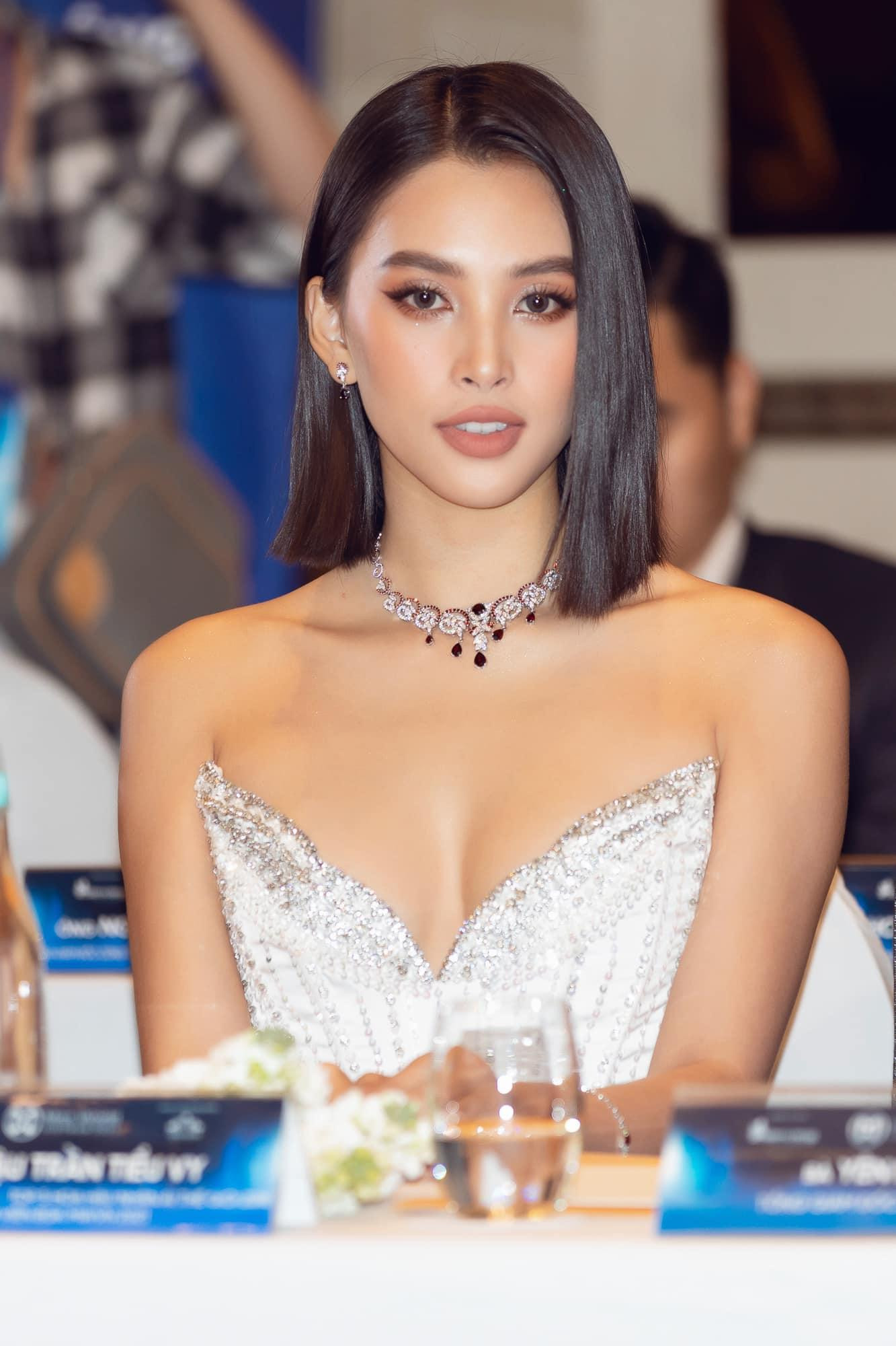 Hoa hậu Tiểu Vy ngồi ghế giám khảo Miss World Vietnam 2021.