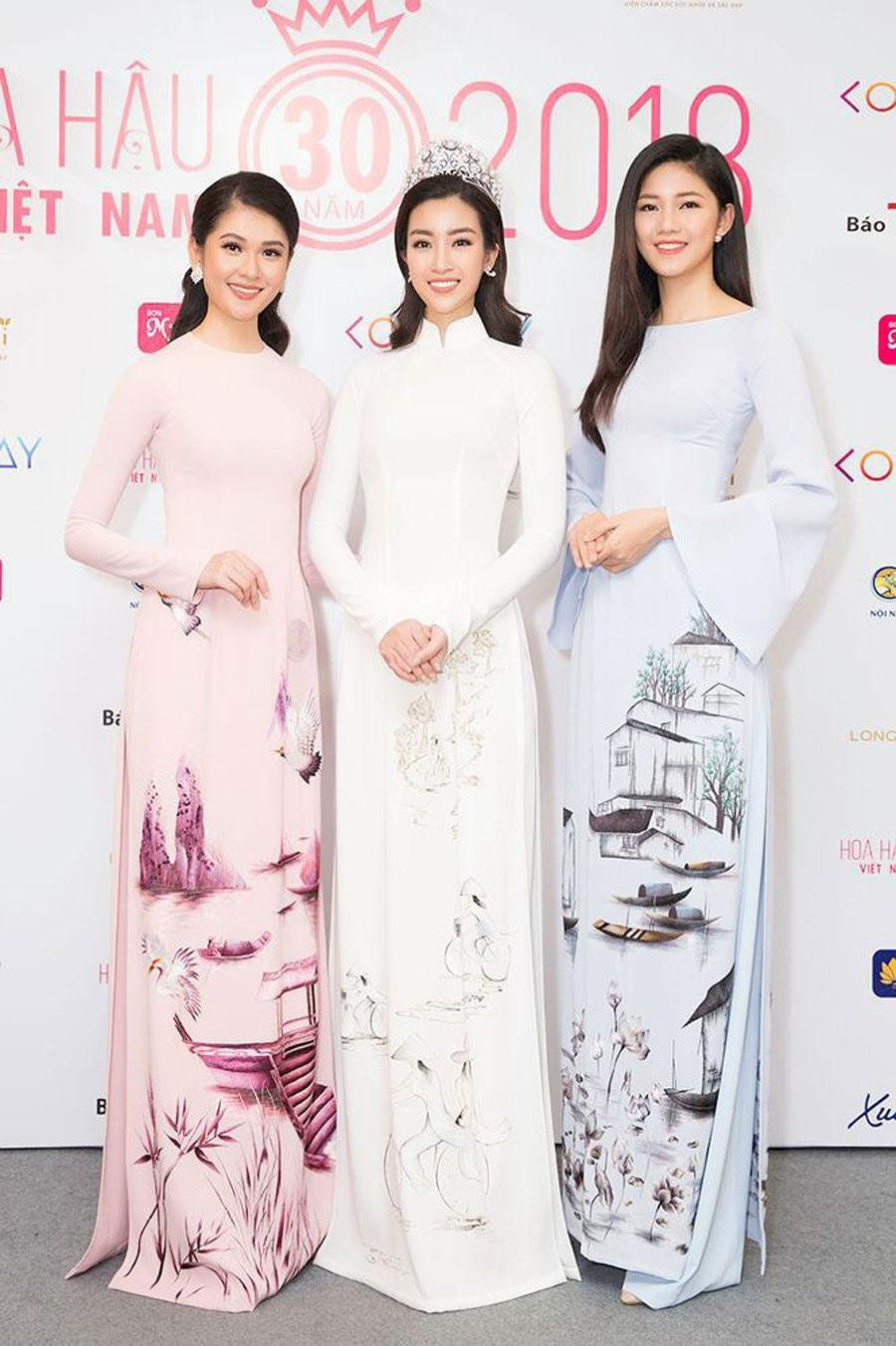 Đỗ Mỹ Linh trở thành hoa hậu đầu tiên được ngồi ghế giám khảo khi vẫn còn đang đương nhiệm. Có thể nói đây là một vinh dự to lớn đối với nàng hậu sinh năm 1996.