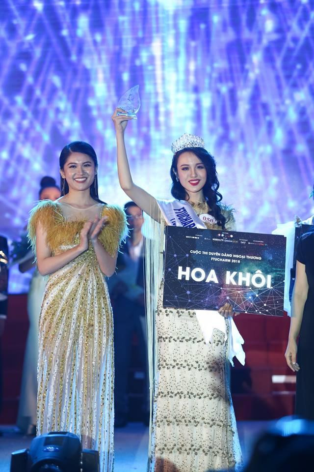 Huỳnh Phạm Thuỷ Tiên từng đăng quang hoa khôi cuộc thi Duyên dáng Ngoại thương (FTUCharm 2018). Sau khi trở thành hoa khôi ĐH Ngoại thương, cô gái nhận ra mình có thể lan toả được nhiều giá trị hơn đến cộng đồng. Nhờ sự động viên của thầy cô và bạn bè, Thủy Tiên đã đăng ký dự thi Hoa hậu Việt Nam 2018.