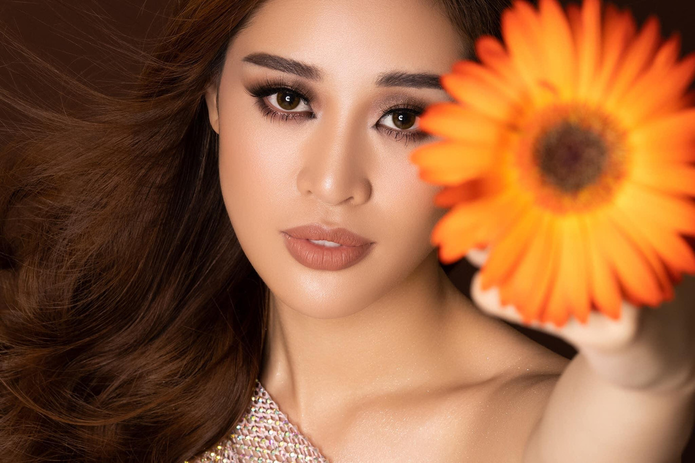 Hoa hậu Hoàn vũ Việt Nam 2019 xinh đẹp tựa đoá hoa hướng dương trong bộ ảnh mới.