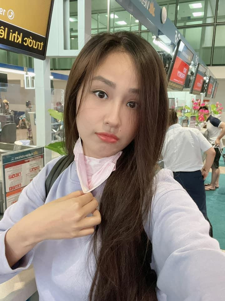 Hoa hậu Việt Nam 2006 diện trang phục giản dị, make-up nhẹ nhàng nhưng vẫn cực kỳ xinh đẹp.