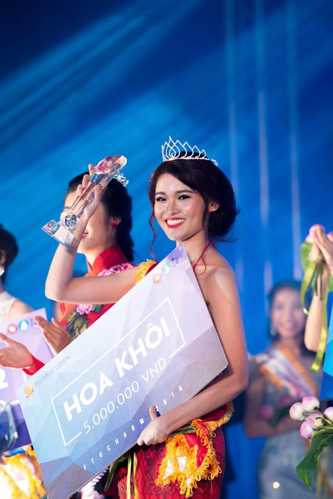 Trước khi trở thành Á hậu 2 tại cuộc thi Hoa hậu Việt Nam 2016, Thùy Dung đã đăng quang ngôi vị Hoa khôi Đại học Ngoại thương Cơ sở II 2016. Thành tích học tập của Thùy Dung được duy trì tốt từ cấp THPT đến đại học, đặc biệt là khả năng ngoại ngữ không ngừng được nâng cao. Trong kì thi tốt nghiệp THPT, Thùy Dung đã đạt điểm tuyệt đối môn tiếng Anh và đạt 9,5 trong kì tuyển sinh đại học. Tại kì thi đầu vào môn ngoại ngữ ở trường Đại học Ngoại thương Cơ Sở II, Thùy Dung đã xuất sắc giành 900/990 điểm. Lên đại học,Thùy Dung bắt đầu theo đuổi bộ môn tiếng Nhật.