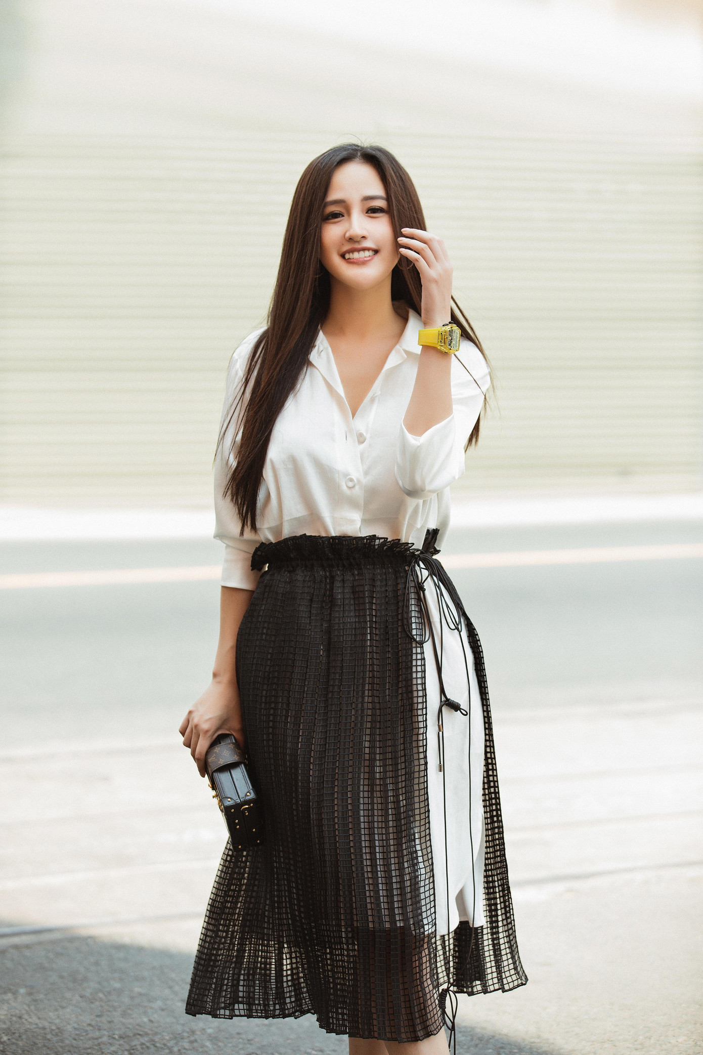 Mai Phương Thuý xuất hiện giản dị trong set đồ đen-trắng cách điệu.