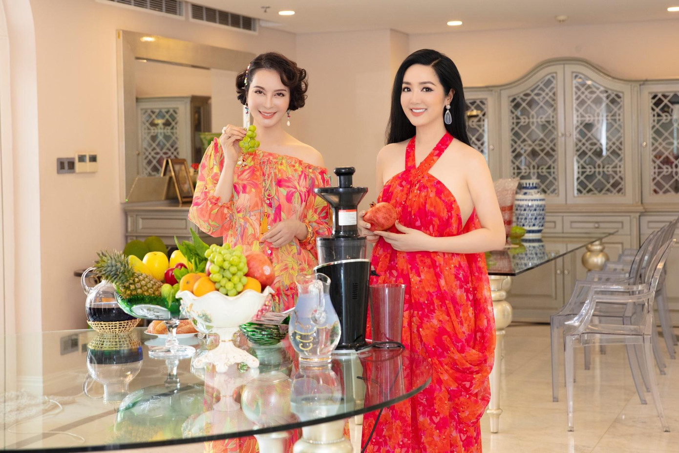 Giáng My thường xuyên hội ngộ cô bạn thân - MC Thanh Mai kể từ khi nữ MC trở về từ Israel.