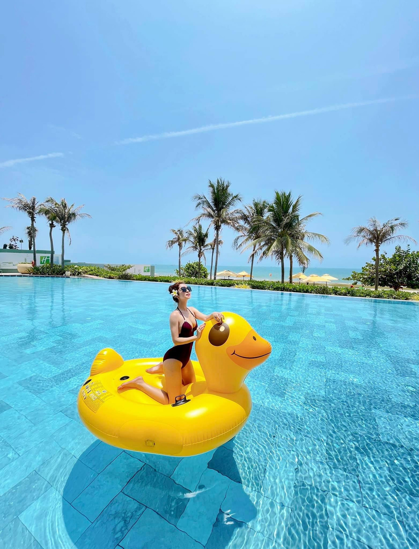 Không sở hữu chiều cao quá 'khủng' nhưng bù lại Jennifer Phạm sở hữu những đường cong cực kỳ cân đối và quyến rũ đặc biệt là vòng một đầy đặn.