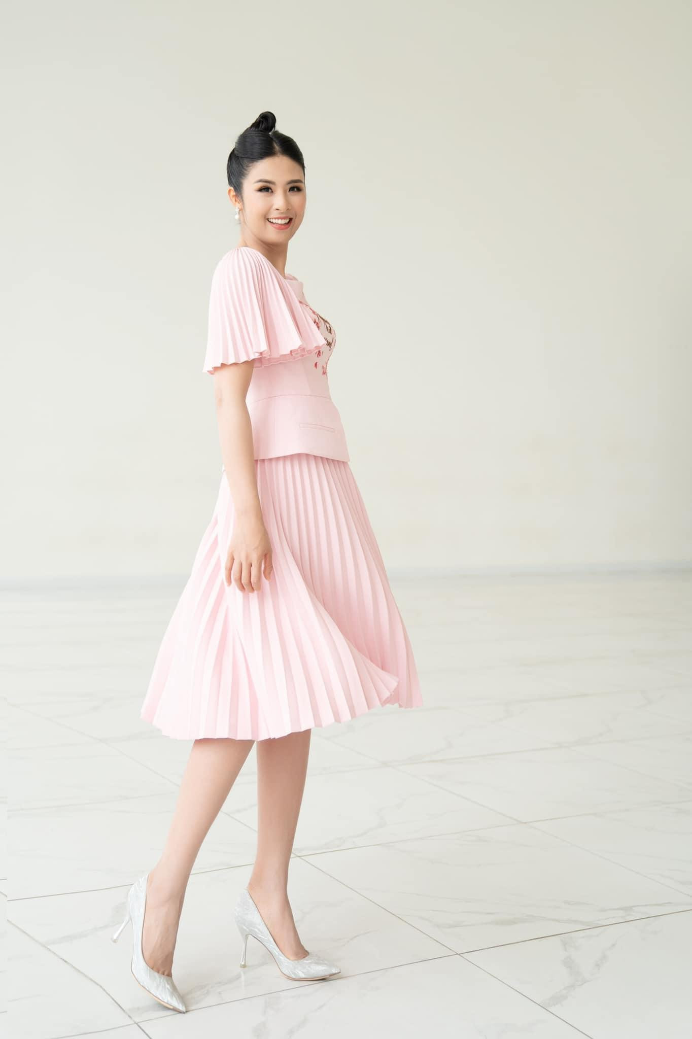 Hoa hậu Việt Nam 2010 ngày càng xinh đẹp và trẻ trung ở tuổi 32.