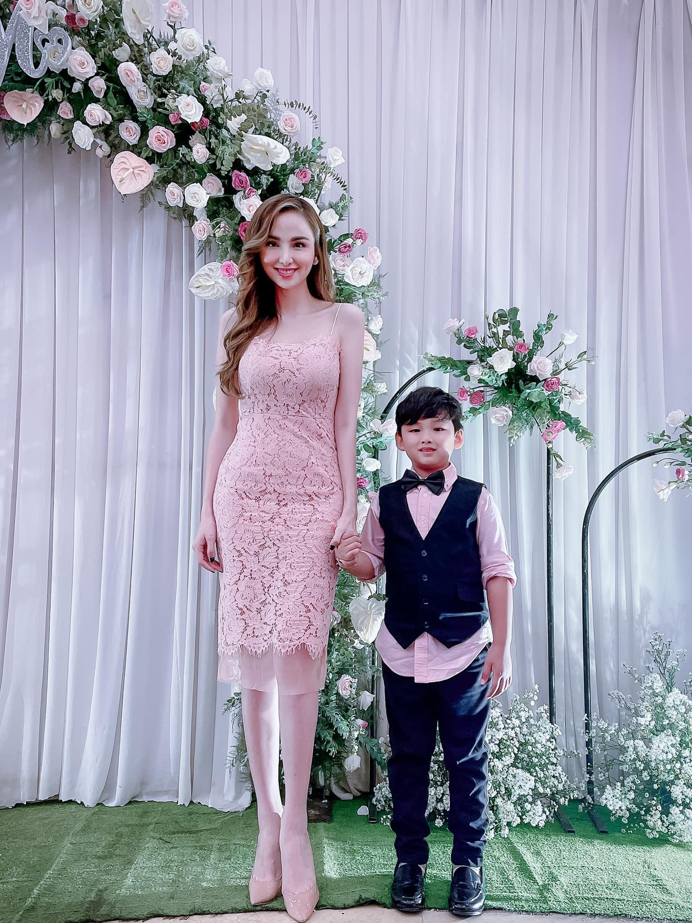 Hoa hậu Diễm Hương khoe con trai ngày càng lớn và bảnh bao.