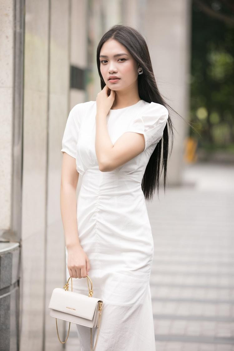 Việc vượt qua rất nhiều thí sinh xinh đẹp khác để trở thành một trong 35 cô gái của vòng chung kết Hoa hậu Việt Nam 2020 đã như một minh chứng cho nỗ lực của người đẹp xứ Thanh trong việc vượt qua định kiến để khẳng định bản thân.