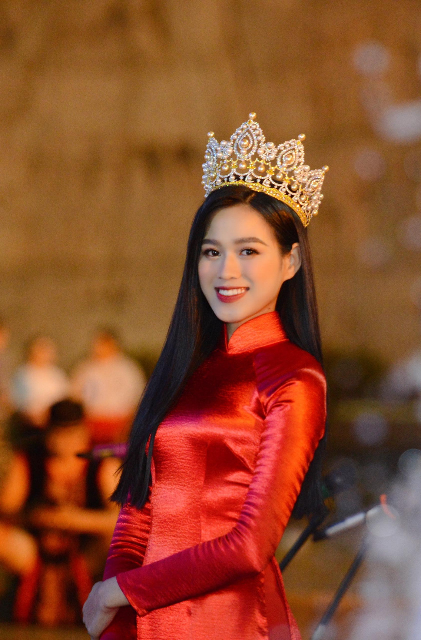 Người đẹp trang điểm nhẹ nhàng và để tóc suôn thẳng thanh lịch. Ảnh: Dương Triều. Người đẹp trang điểm nhẹ nhàng và để tóc suôn thẳng thanh lịch. Ảnh: Dương Triều.