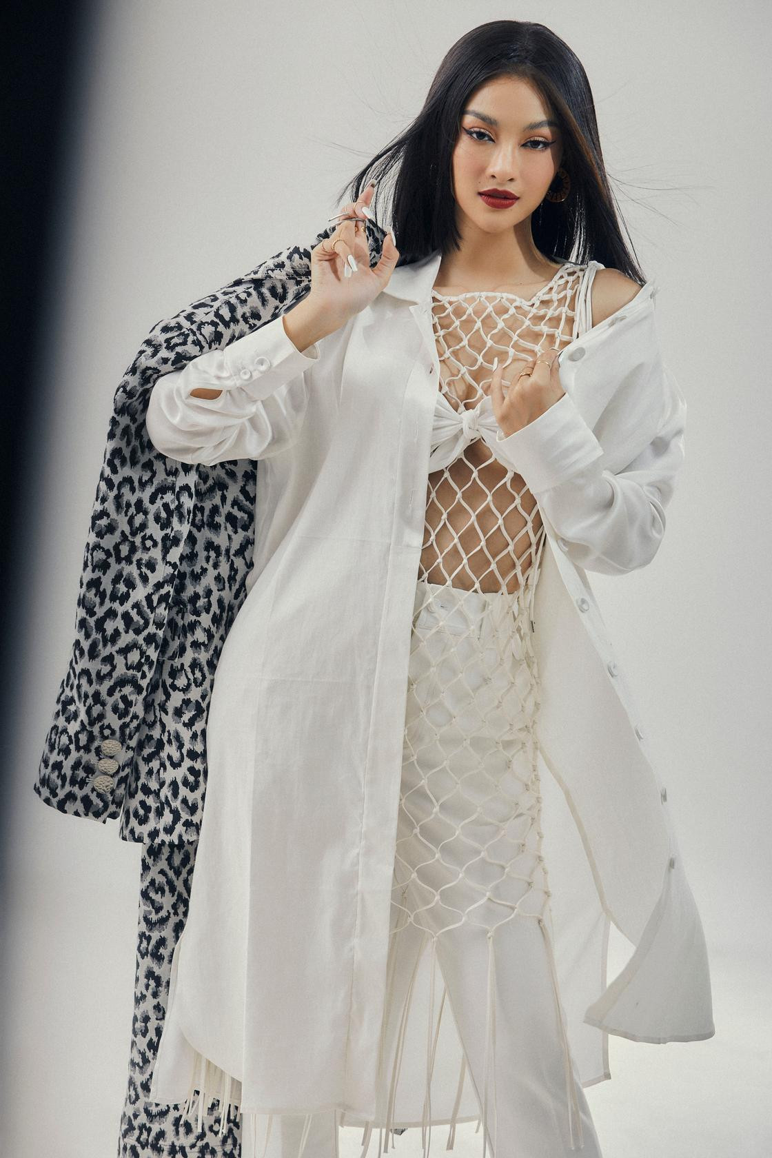 Lona Kiều Loan là một trong những nàng Hậu có bước lấn sân sang lĩnh vực thời trang đầu dấu ấn của làng mốt Việt.