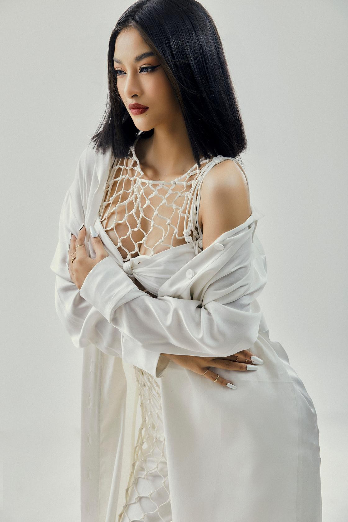 Sở hữu thân hình bốc lửa cùng thần thái sắc sảo mang đậm chất beauty queen, cô được xem là “con cưng” của nhiều NTK nổi tiếng của Việt Nam khi “chọn mặt gửi vàng” trong các show diễn và bộ sưu tập.