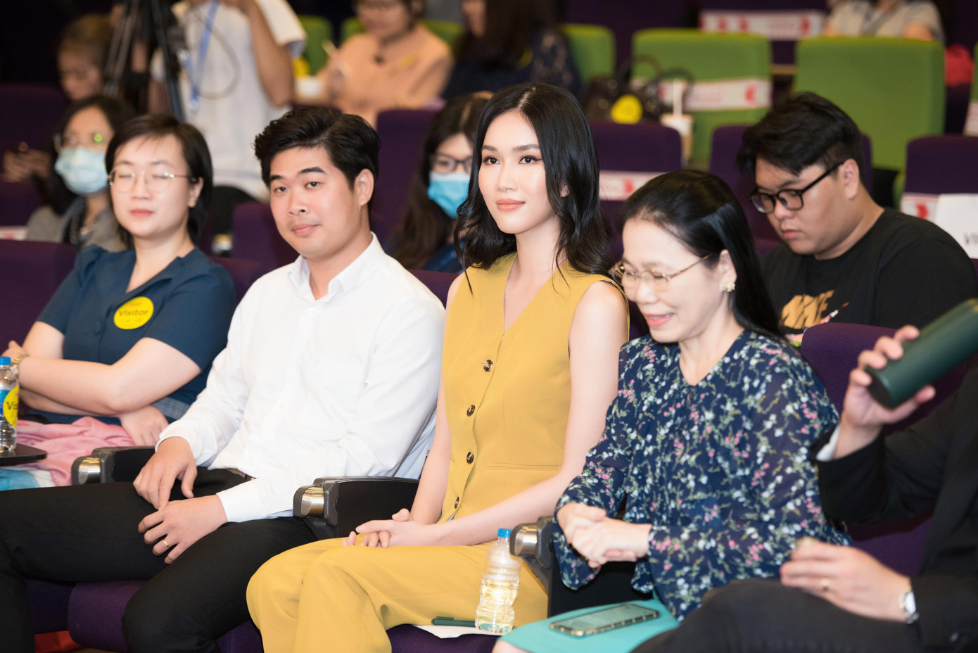 Bên cạnh đó, chương trình còn sự xuất hiện của những gương mặt tài giỏi đến từ nhiều lĩnh vực khác nhau, đặc biệt là ca sĩ Thanh Bùi. Bên cạnh đó, chương trình còn sự xuất hiện của những gương mặt tài giỏi đến từ nhiều lĩnh vực khác nhau, đặc biệt là ca sĩ Thanh Bùi.