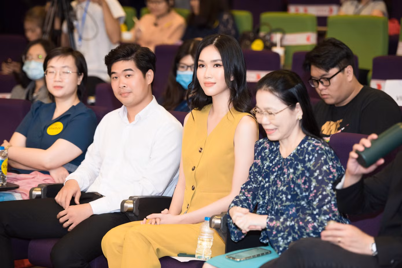 Bên cạnh đó, chương trình còn sự xuất hiện của những gương mặt tài giỏi đến từ nhiều lĩnh vực khác nhau, đặc biệt là ca sĩ Thanh Bùi. Bên cạnh đó, chương trình còn sự xuất hiện của những gương mặt tài giỏi đến từ nhiều lĩnh vực khác nhau, đặc biệt là ca sĩ Thanh Bùi.