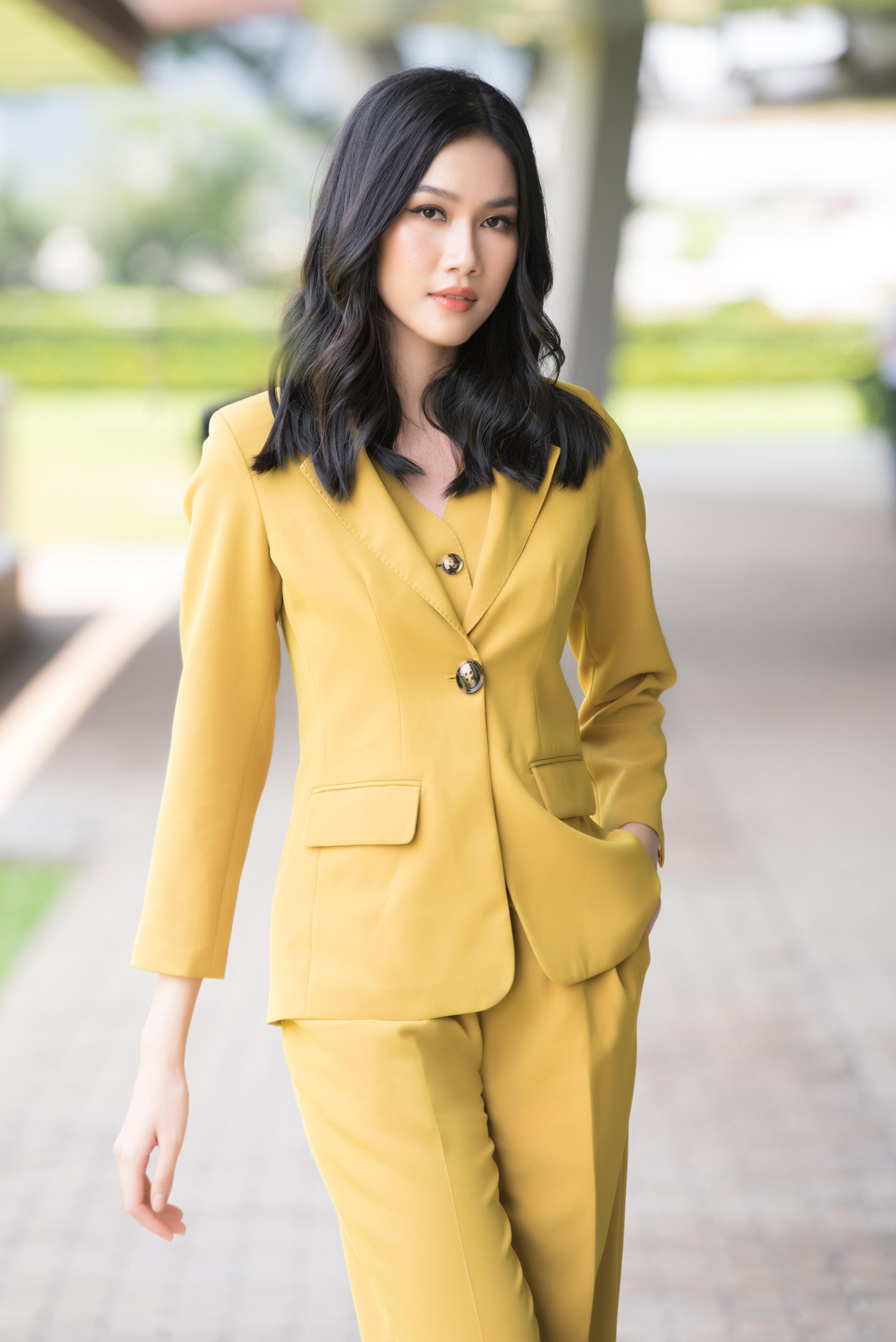 Với những thành tích nổi bật tại các cuộc thi nhan sắc cũng như trong học tập, nàng Á hậu vừa qua được mời đến tham dự buổi hội thảo hướng nghiệp cho các sinh viên tại trường Đại học của cô. Với những thành tích nổi bật tại các cuộc thi nhan sắc cũng như trong học tập, nàng Á hậu vừa qua được mời đến tham dự buổi hội thảo hướng nghiệp cho các sinh viên tại trường Đại học của cô.