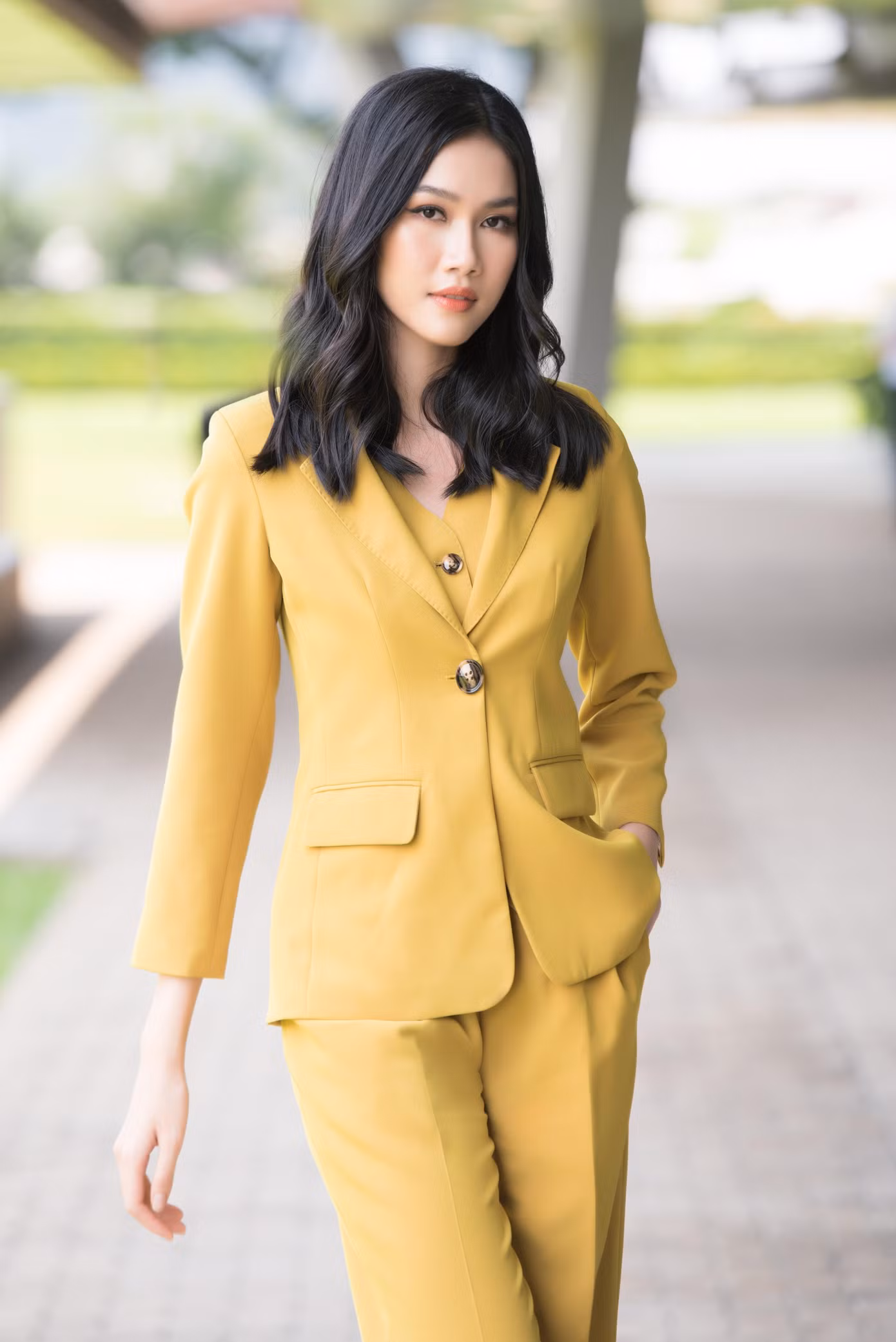 Với những thành tích nổi bật tại các cuộc thi nhan sắc cũng như trong học tập, nàng Á hậu vừa qua được mời đến tham dự buổi hội thảo hướng nghiệp cho các sinh viên tại trường Đại học của cô. Với những thành tích nổi bật tại các cuộc thi nhan sắc cũng như trong học tập, nàng Á hậu vừa qua được mời đến tham dự buổi hội thảo hướng nghiệp cho các sinh viên tại trường Đại học của cô.