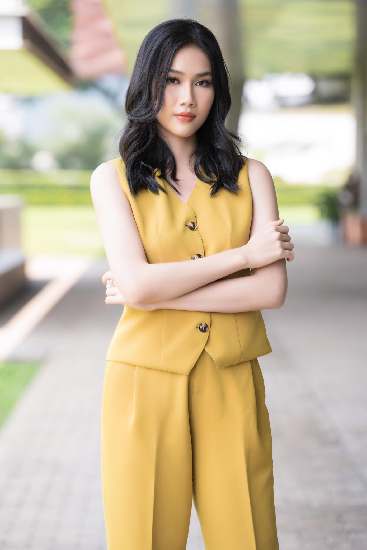 Hàng loạt thành tích học tập “khủng” của cô nàng trước đó cũng được lan truyền mạnh mẽ trên mạng xã hội. Không chỉ xinh đẹp, học giỏi mà khả năng giao tiếp ngoại ngữ thuần thục của cô nàng cũng là điều mà nhiều người ao ước. Hàng loạt thành tích học tập “khủng” của cô nàng trước đó cũng được lan truyền mạnh mẽ trên mạng xã hội. Không chỉ xinh đẹp, học giỏi mà khả năng giao tiếp ngoại ngữ thuần thục của cô nàng cũng là điều mà nhiều người ao ước.