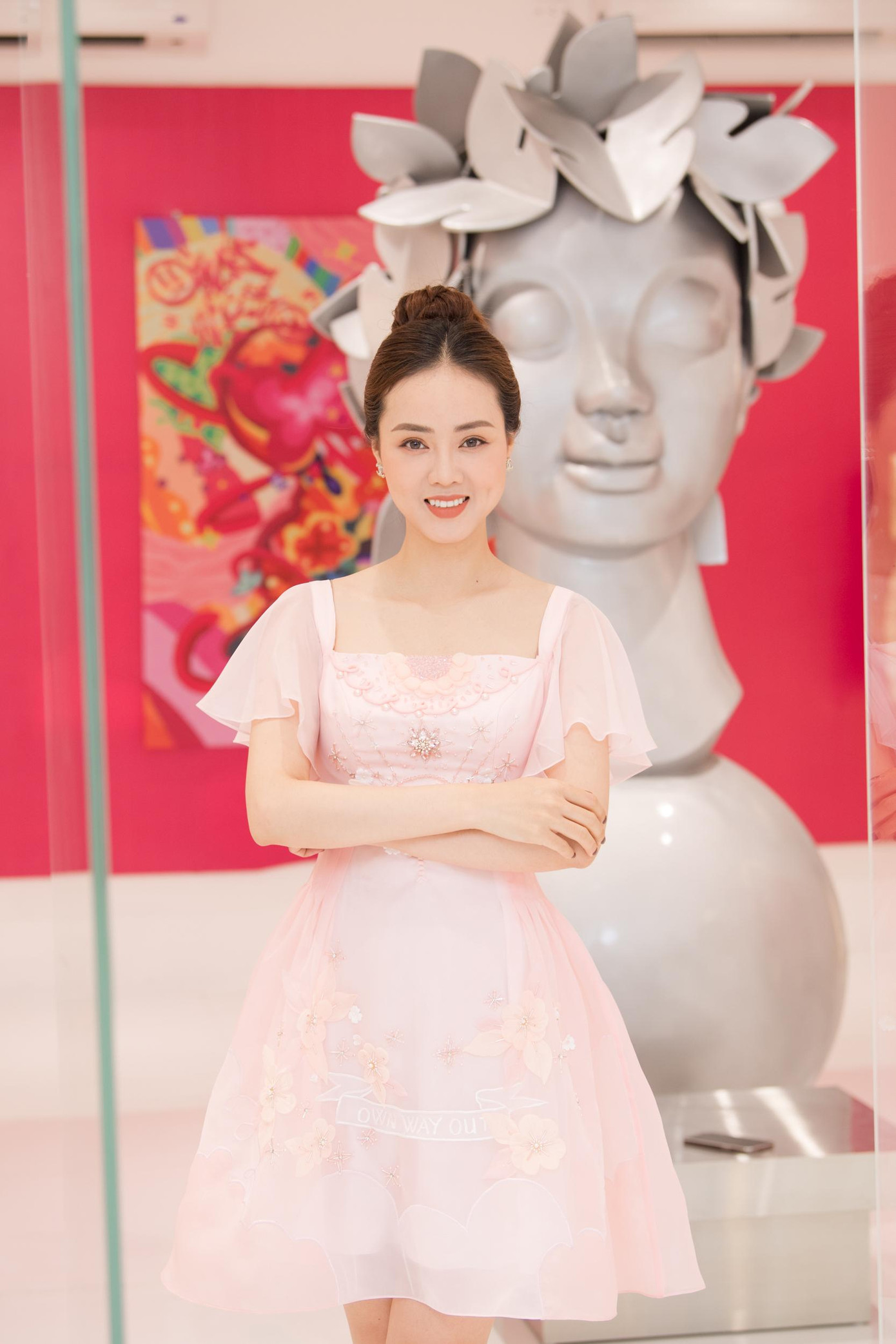 Cô cũng rất chỉn chu trong phong cách thời trang mỗi khi xuất hiện.