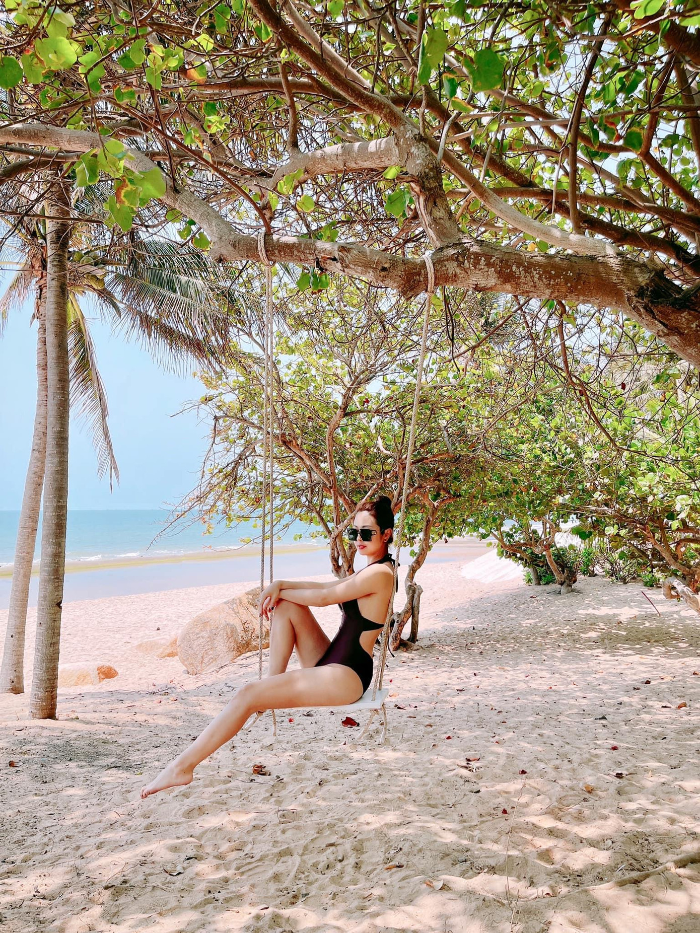 Với khả năng ngoại ngữ trôi chảy, truyền cảm cùng nhan sắc rực rỡ của mình, Jennifer Phạm phát triển sự nghiệp thuận lợi trong lĩnh vực MC.