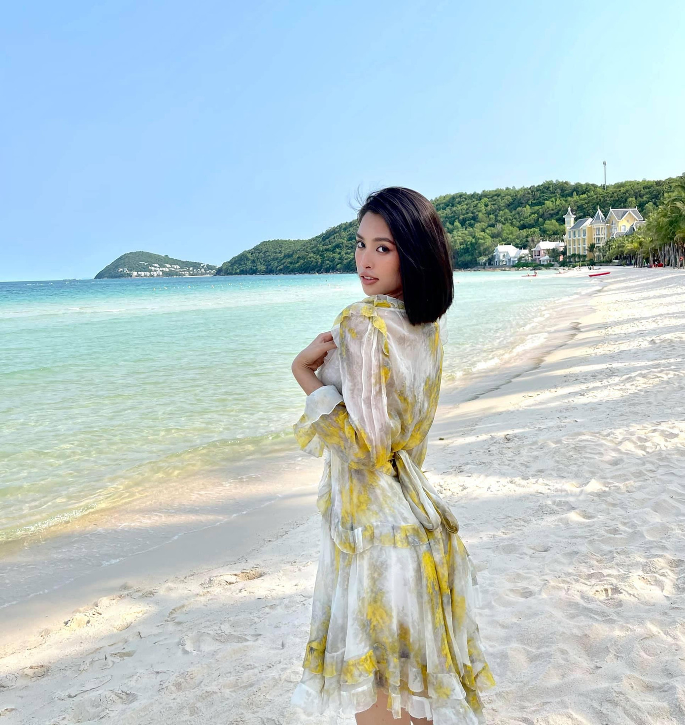 Sau khi kết thúc nhiệm kỳ, nhan sắc của người đẹp xứ Quảng ngày càng 'thăng hạng'.