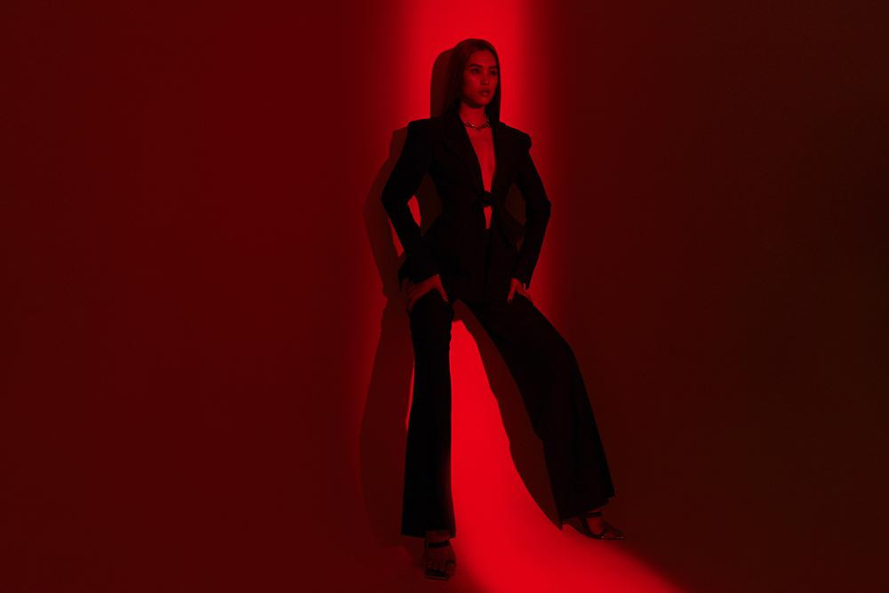 Mang định hướng "Transformation – một cuộc đổi mới hình ảnh" đầy táo bạo, với lối trang điểm đậm ấn tượng, hình tượng nàng Hậu theo đuổi lần này là một người phụ nữ xinh đẹp, độc lập và phóng khoáng.