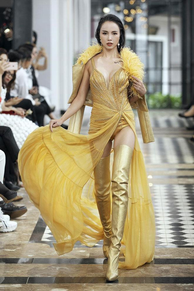 Sau "Quyên", Vũ Ngọc Anh trở thành cái tên nổi bật trong showbiz và góp mặt trong rất nhiều sự kiện. Cô cũng trở thành 'nàng thơ" của nhiều nhà thiết kế và được đảm nhận nhiều vai trò quan trọng trên sàn diễn thời trang.